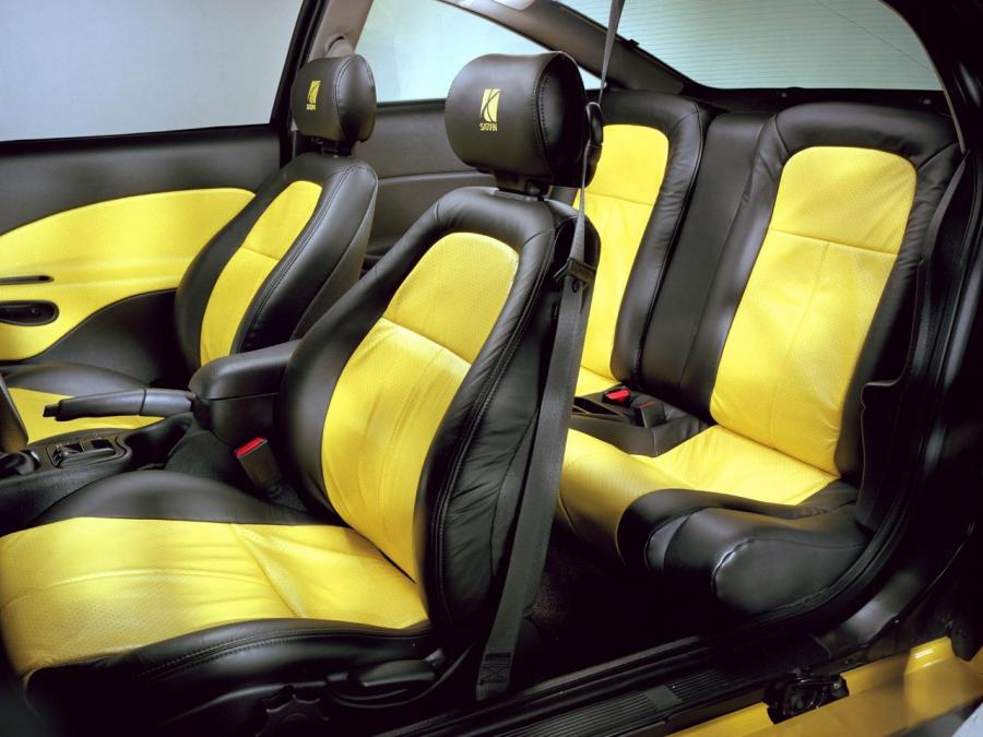 Интерьер Saturn SC2 Bumblebee Edition 2001 года  (фото 2 из 2)
